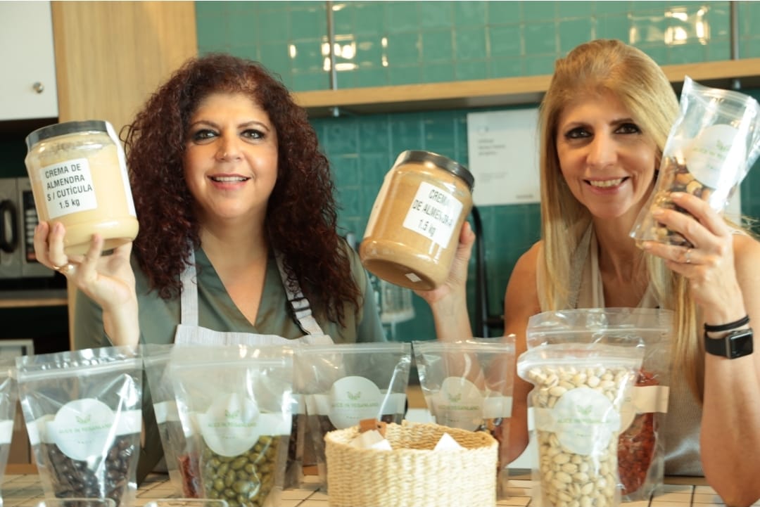 Spread de Cacahuate. Frasco con 320 gramos, mamila con 500 g y a granel con 1.5 kg.
